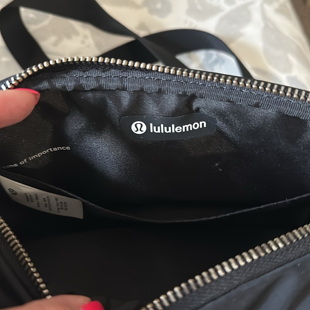 lululemon athletica Black Crossbody Bag - Picture 4 of 5